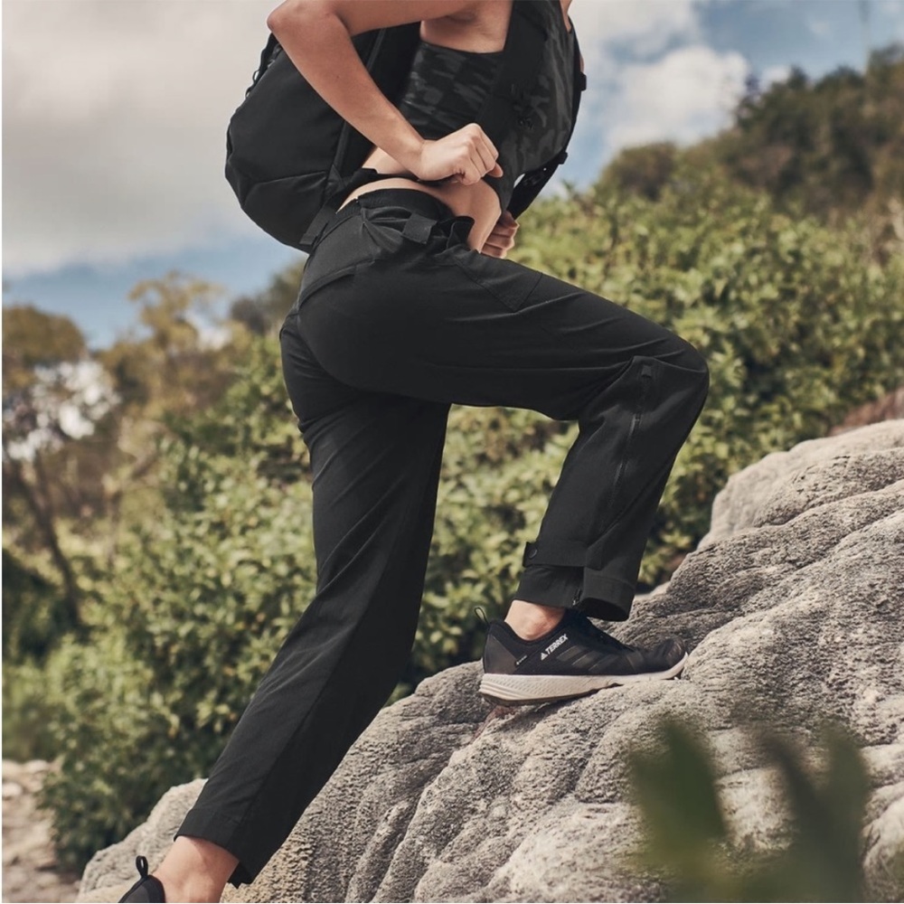 ATHLETA Trekkie Belted Pant black size 12 hiking outdoor